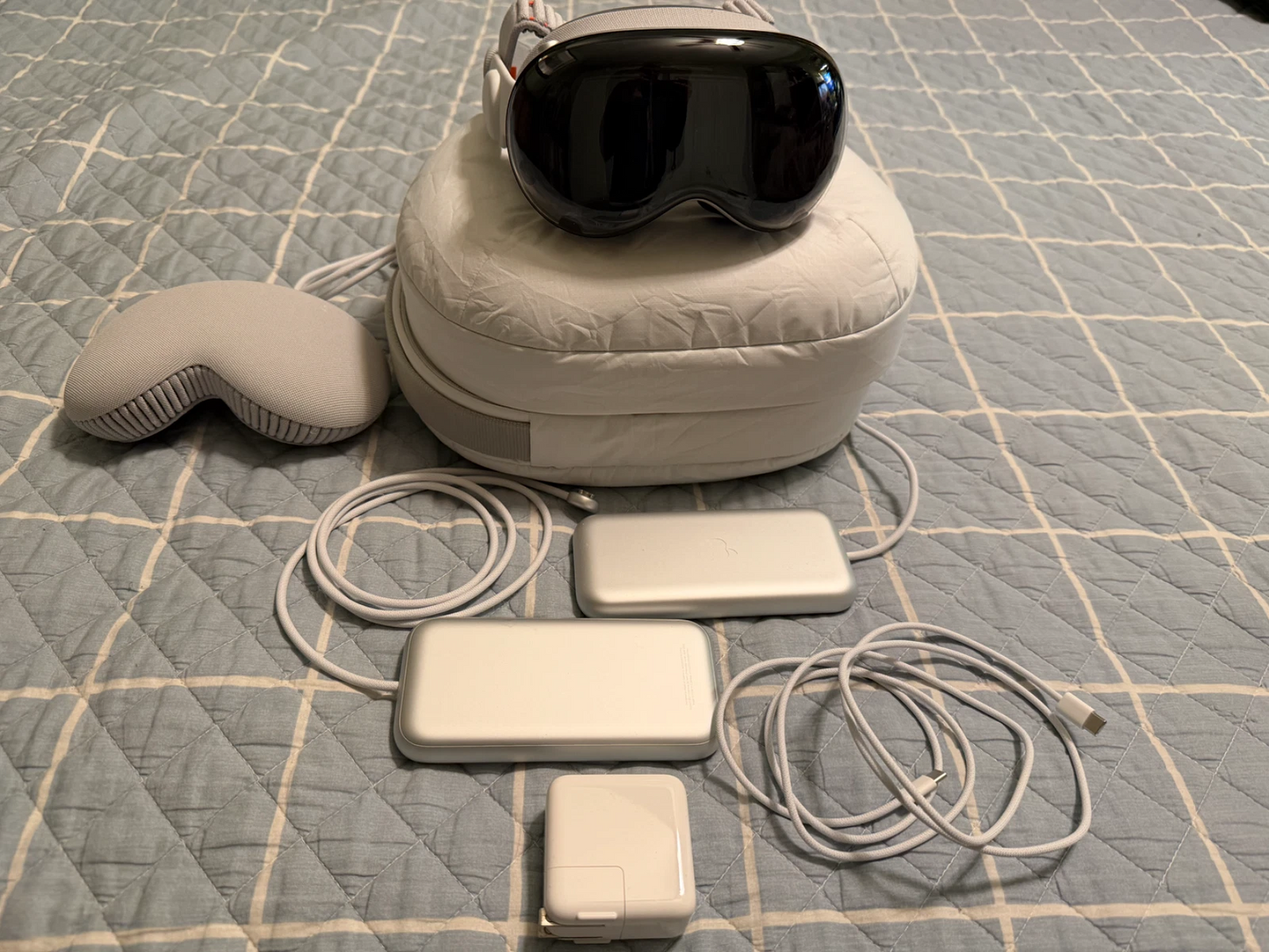 Apple Vision Pro 1TB (2025) – Solo Knit Band (M) – Dual Loop Band (S) – Light Seal 21W