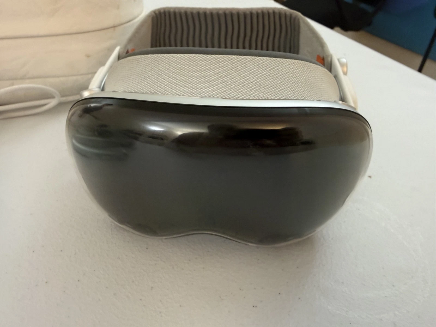 Apple Vision Pro 1TB – Solo Knit Band (M) – Case – Good Condition