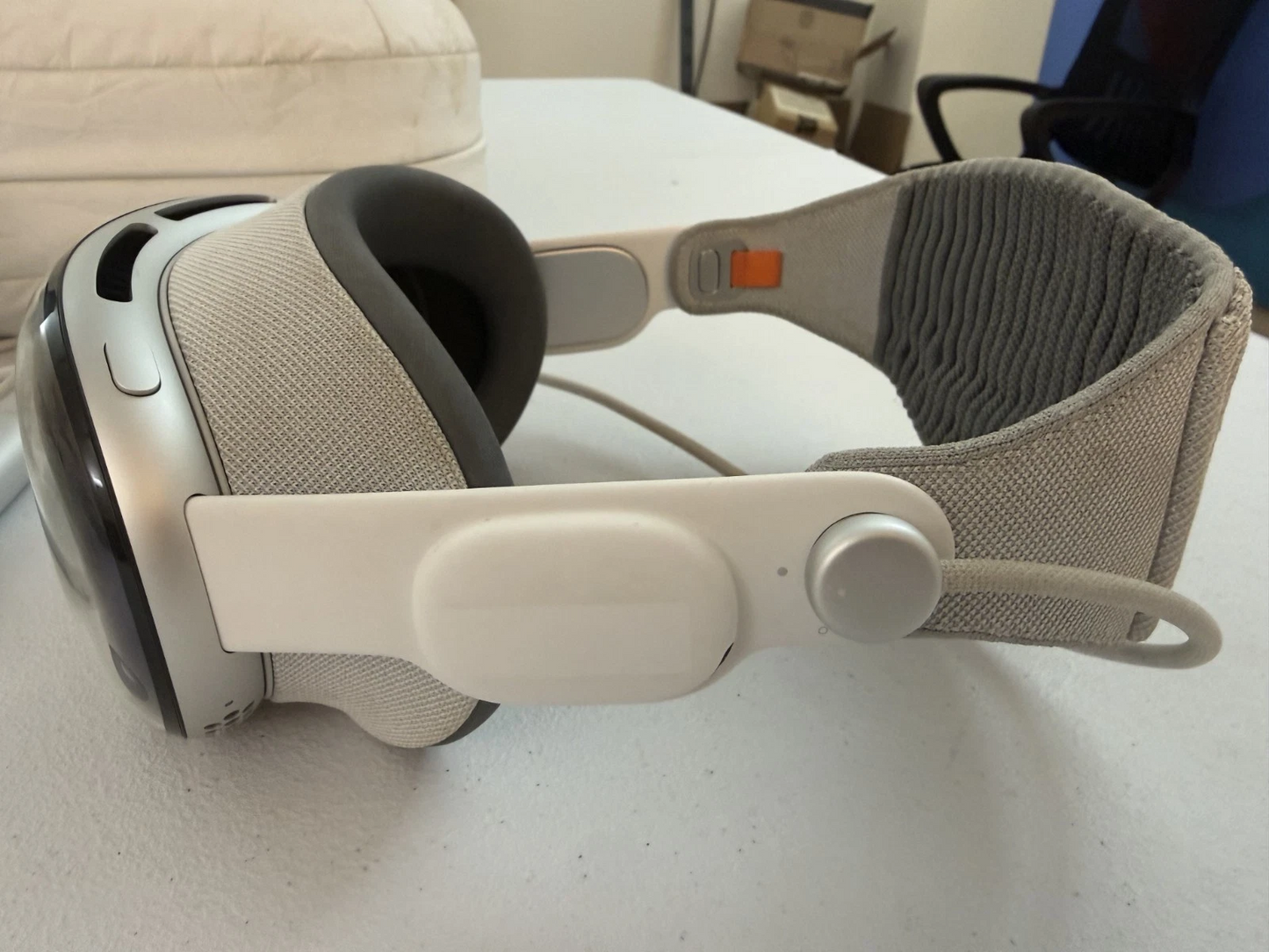 Apple Vision Pro 1TB – Solo Knit Band (M) – Case – Good Condition