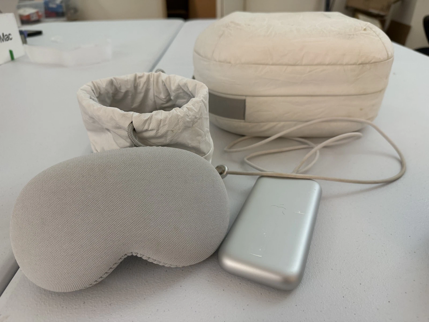 Apple Vision Pro 1TB – Solo Knit Band (M) – Case – Good Condition