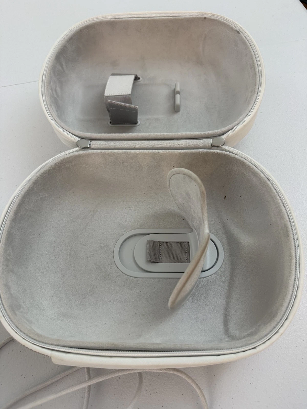Apple Vision Pro 1TB – Solo Knit Band (M) – Case – Good Condition